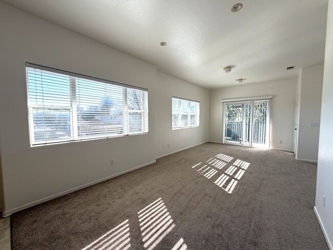 Building Photo - l31400