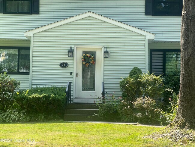 Building Photo - 34 Henderson Rd