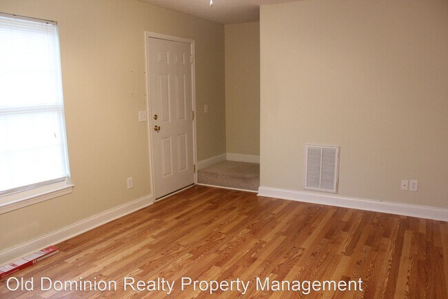 Foto del edificio - 2 br, 2.5 bath House - 107E 13th Street