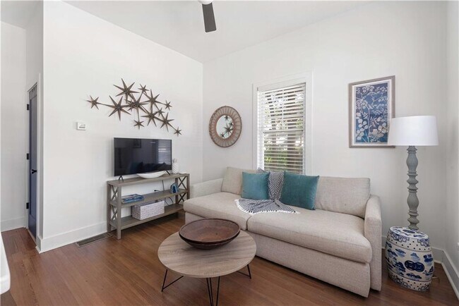 Foto del edificio - 538 Winton Terrace NE