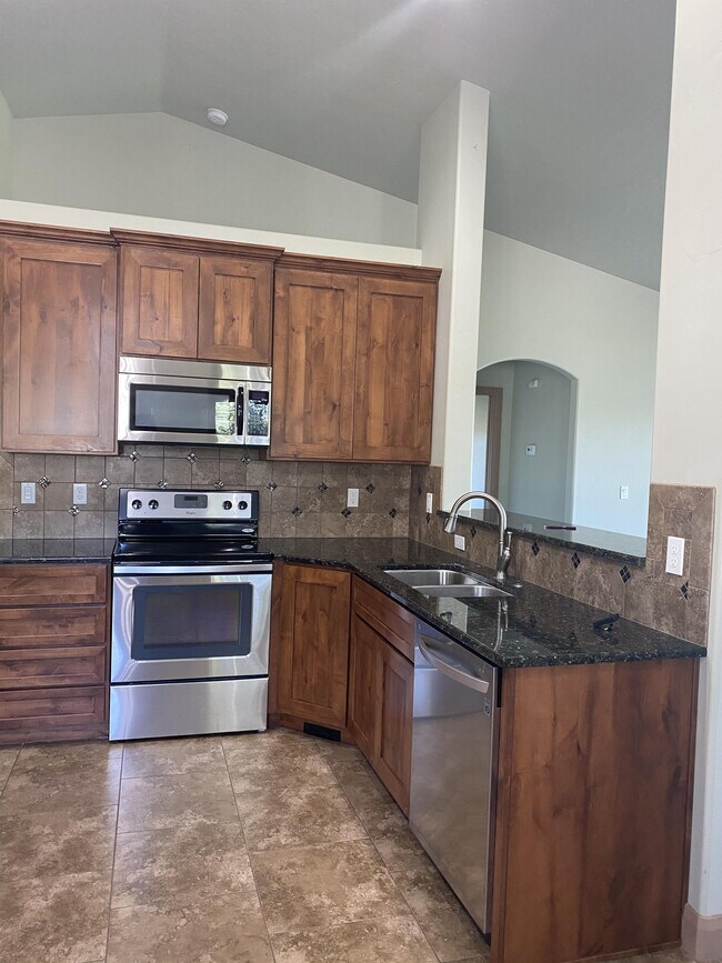 Building Photo - 733 N Foudy Pl