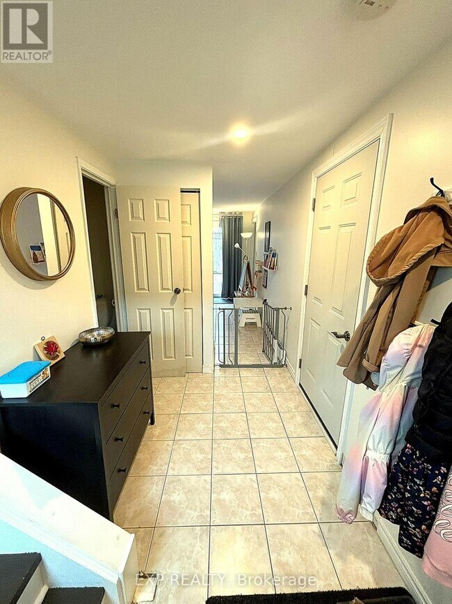 Photo du bâtiment - 1255 Upper Gage Ave