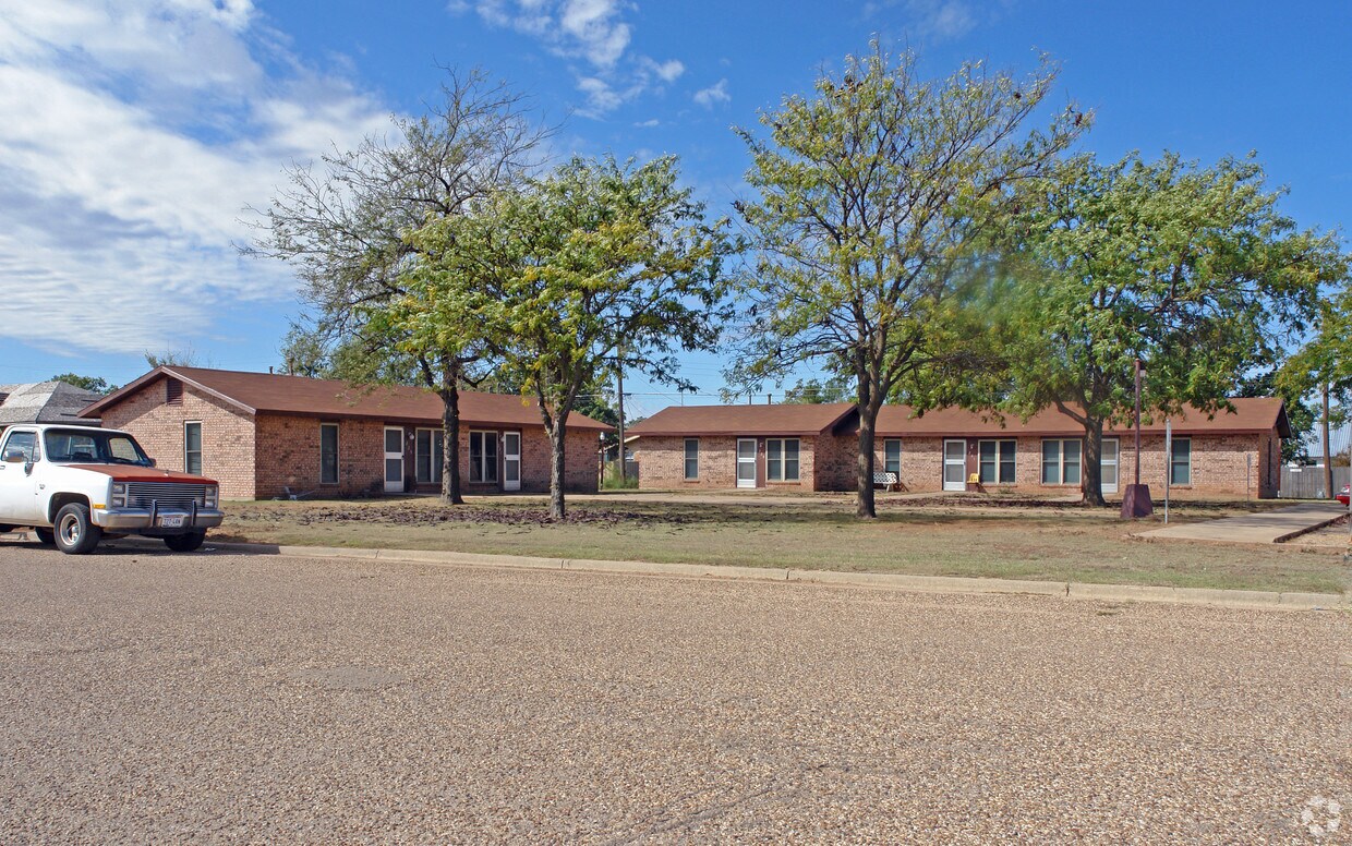 Primary Photo - 225 N Berkshire Ave