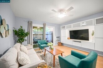 Building Photo - 2560 Walnut Blvd