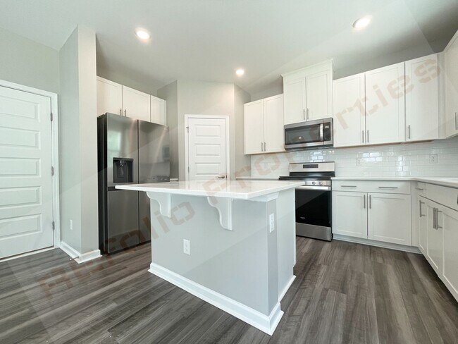 Building Photo - Gorgeous 4 Bedroom 3 Bath Home with 2 Car ...