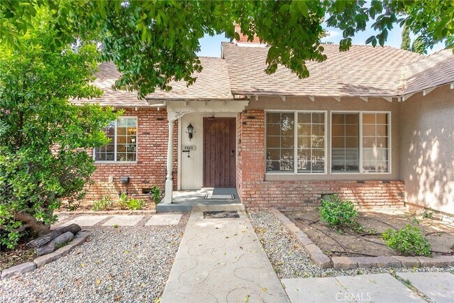 Foto del edificio - 5825 Fulton Ave