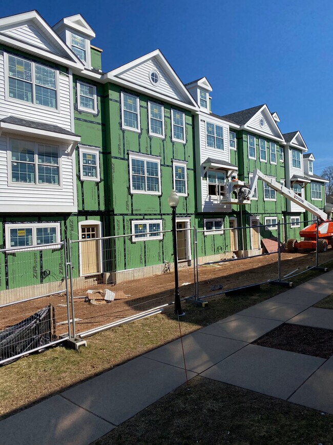 The Townhomes at Colonial Village Apartments 103 House St Glastonbury