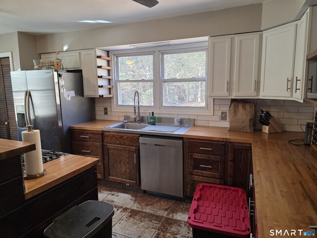 Building Photo - 61 N Shore Rd