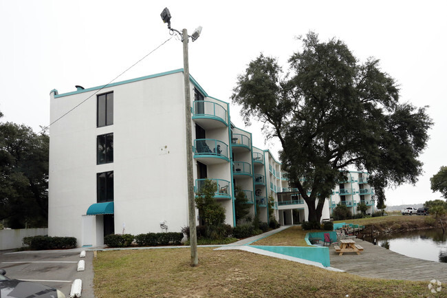 Building Photo - Martinique Condominiums