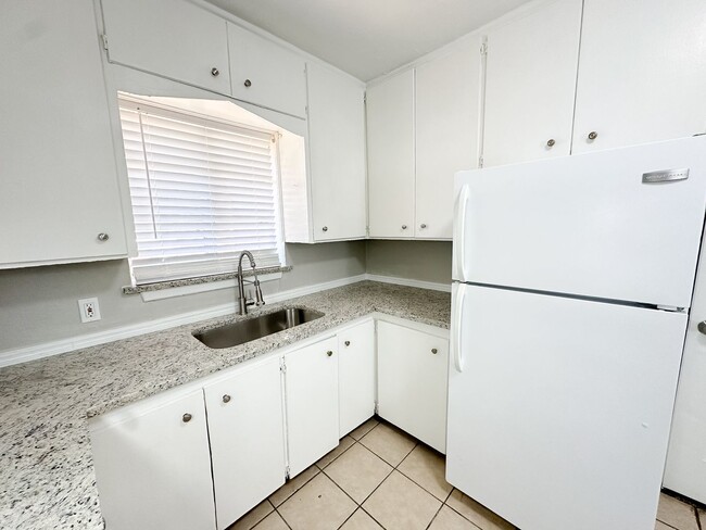 Foto del edificio - Move in ready - 3 Bed - 1 Bath!