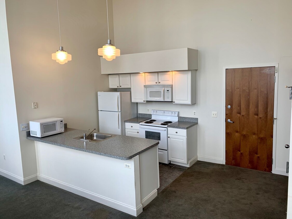 Primary Photo - Gorgeous 1-Bedroom Apartment in Center Cit...