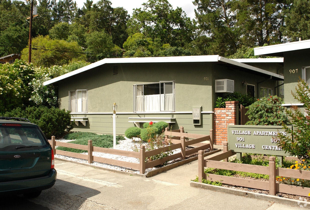 Building Photo - 901 Village Ctr