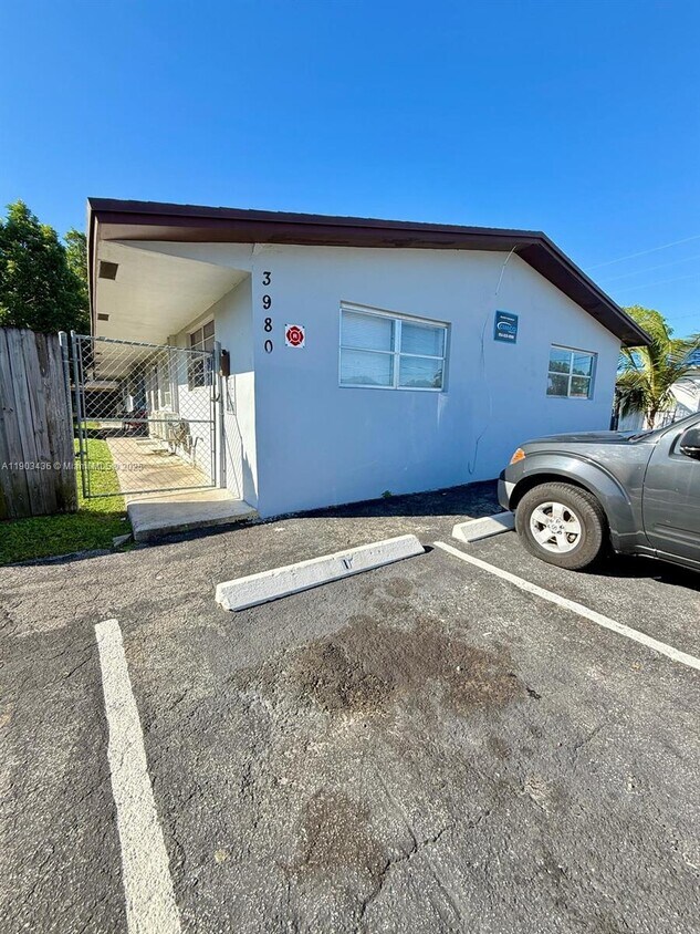 Foto principal - 3980 SW 51st St
