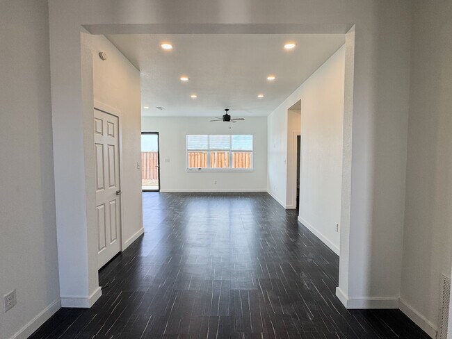 Foto del edificio - 340 Lucy Rd