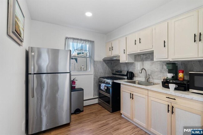 Foto del edificio - 401-403 Essex Street Unit A