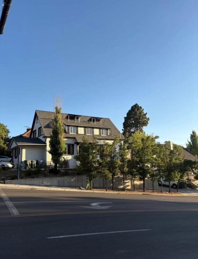 Building Photo - 1334 E 100 S