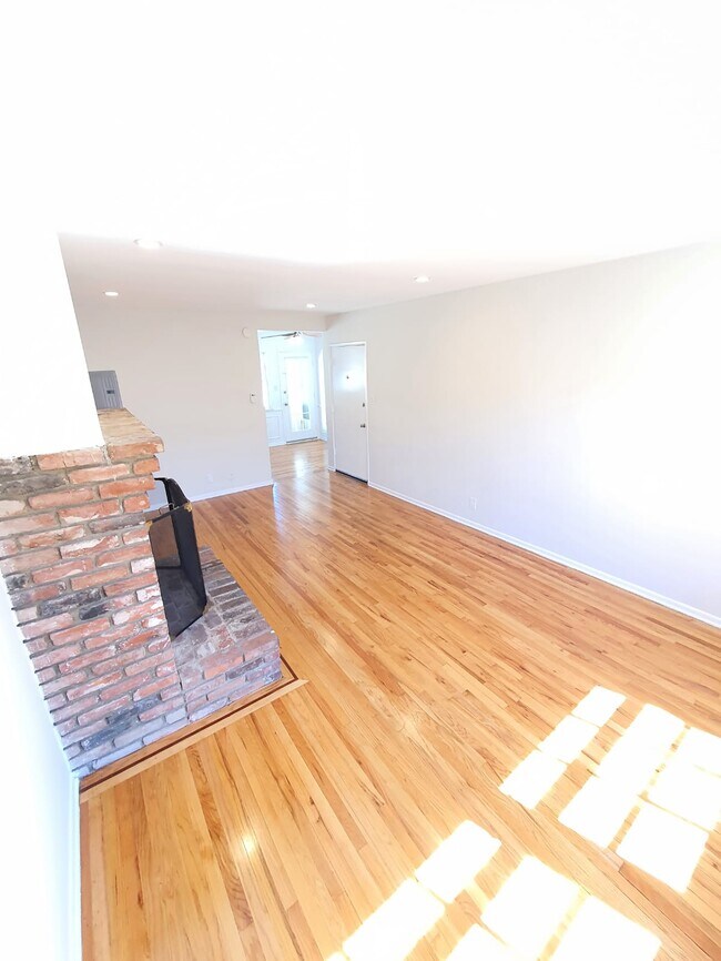 Foto del edificio - 5315 Vantage Ave