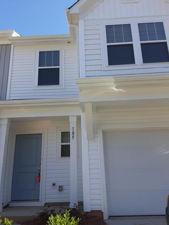 Building Photo - Free month of Rent! Brand New 3 bd 2.5 tow...