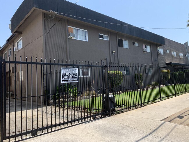 Building Photo - 1928 S Mariposa Ave