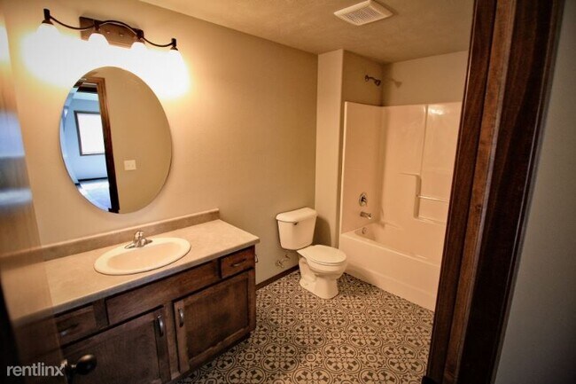 Foto del edificio - 4 br, 2.5 bath Townhome - 1213 N Archer Dr