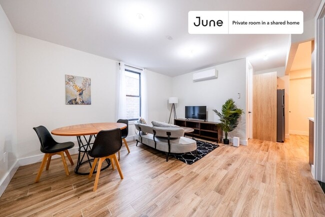 Building Photo - Private bedroom in 3 bed/2 bath Home