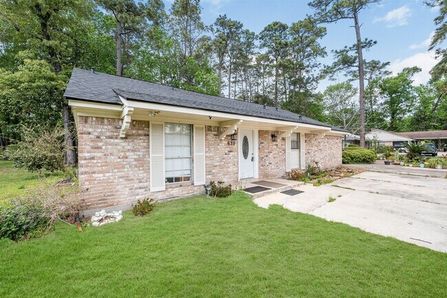 Building Photo - 635 Chapel Hill Dr