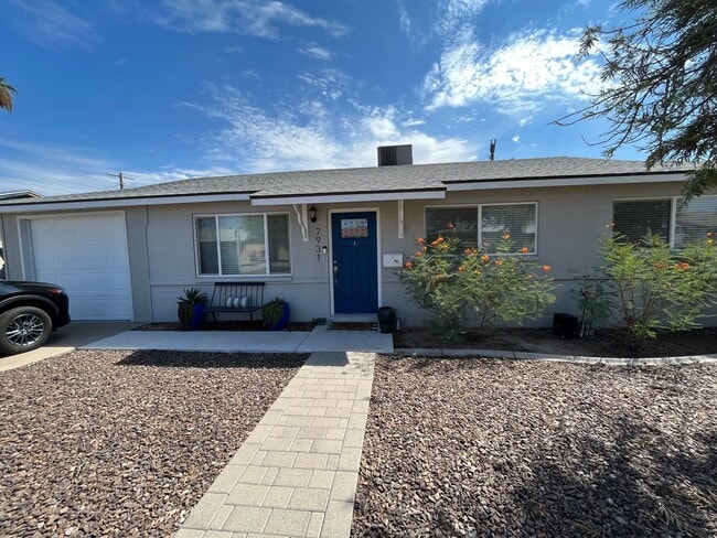 Building Photo - Beautiful Three Bedroom Scottsdale House w...