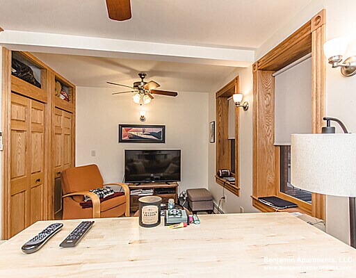 Foto del edificio - 137 Charles St