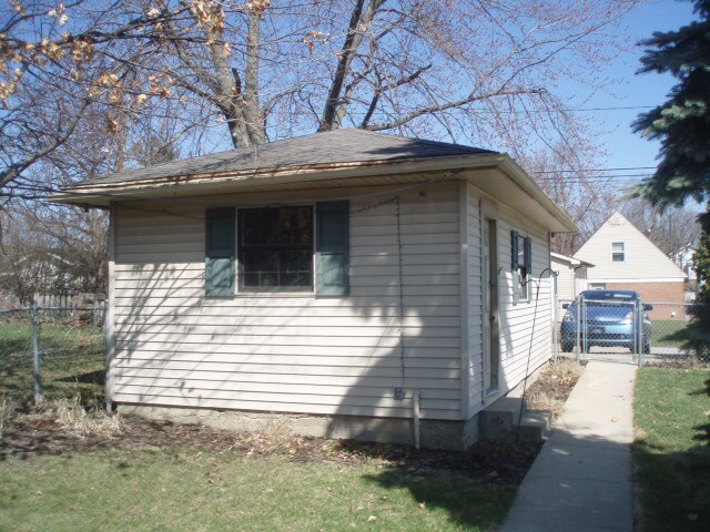 garage - 1402 High St