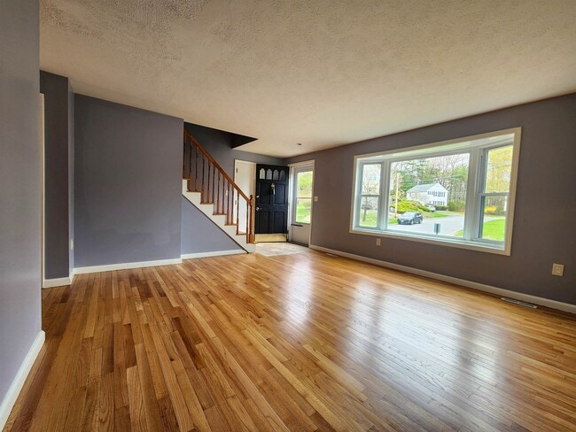 Building Photo - 67 Burgundy Dr