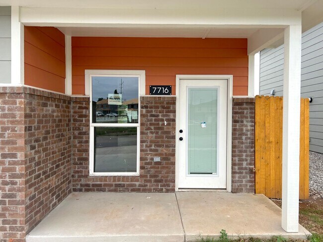 Foto del edificio - Spacious open-layout living area, perfect ...