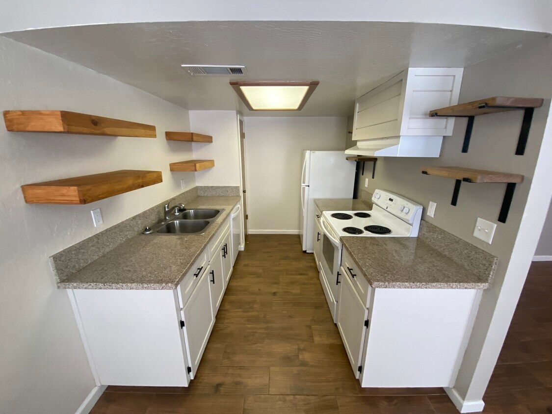 49400 River Park Rd Unit 3, Oakhurst, CA 93644 Condo for Rent in Oakhurst, CA