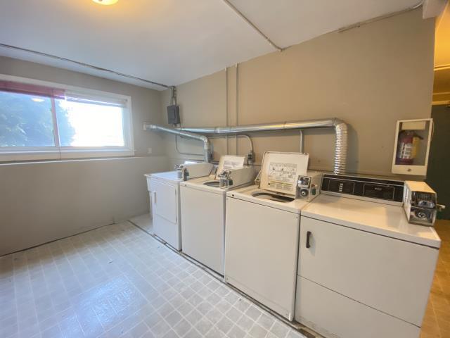 Building Photo - 445 Covert St