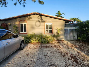 Building Photo - 2763 SW 32nd Ave