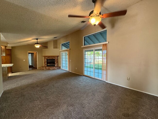 Foto del edificio - Northwest Bakersfield Home