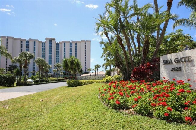 Building Photo - 2425 Gulf of Mexico Dr