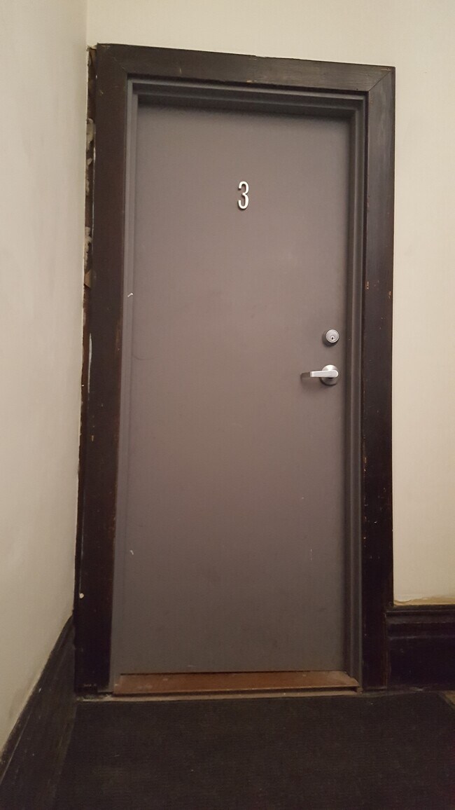 3rd Floor Entry - 1737 E Carson St