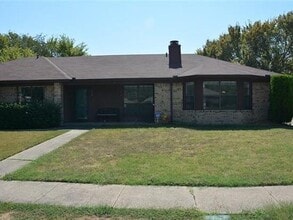 Building Photo - 216 E Denton Dr