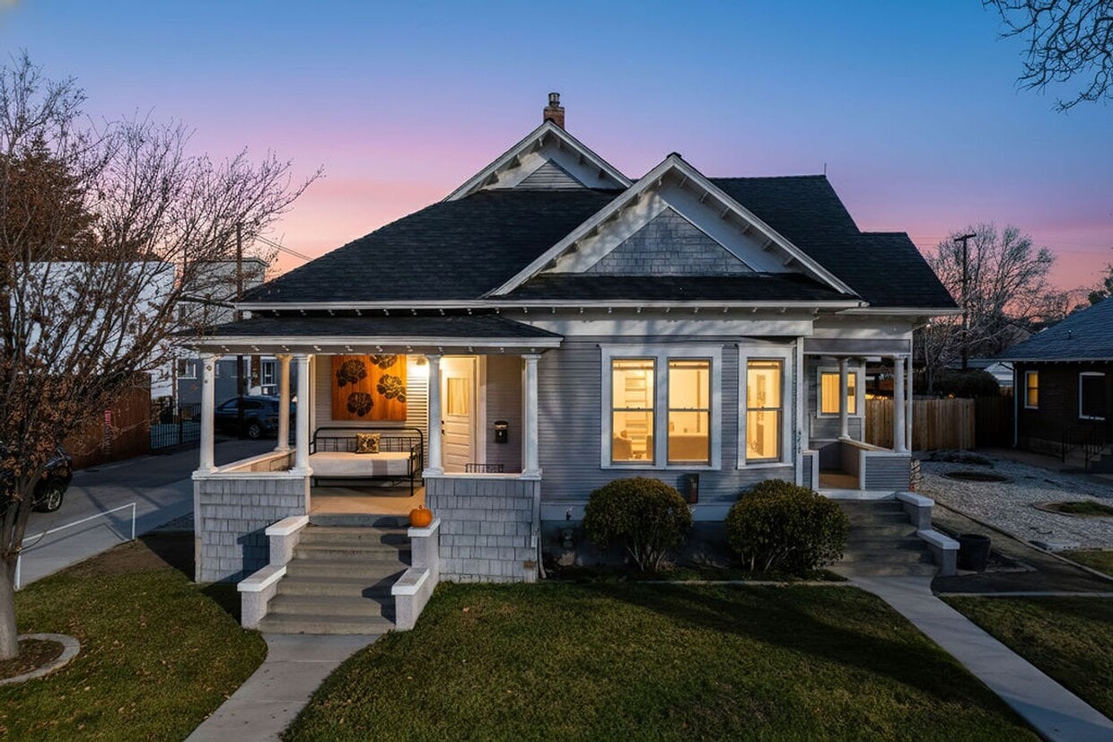 Primary Photo - 331 Roberts St