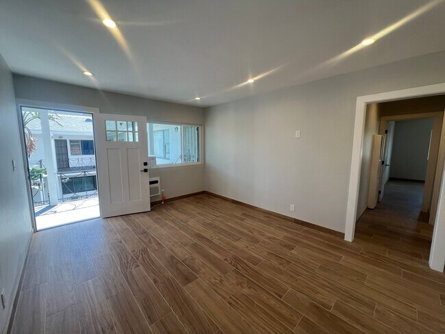Foto del edificio - 6909 Fulton Ave
