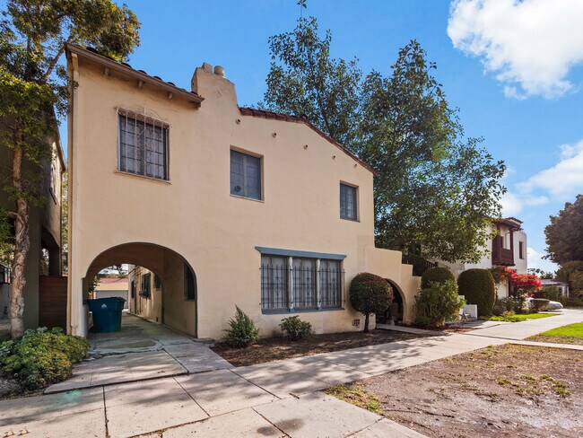 Foto del edificio - 634 N Windsor Blvd