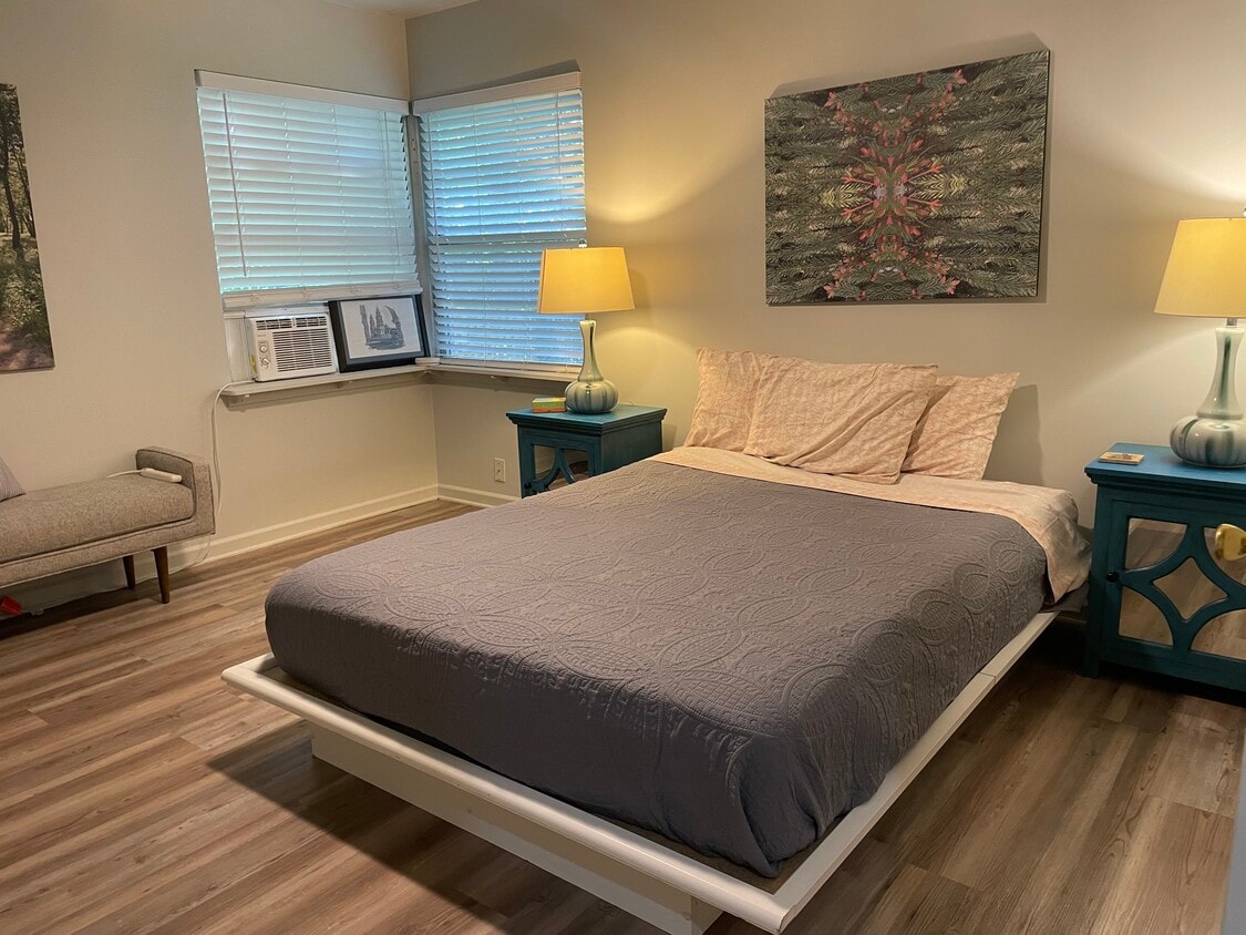Primary Photo - Furnished Room Rentals 4-6 month rental