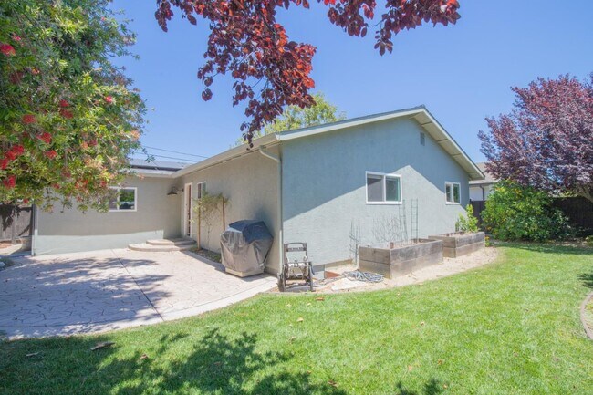 Foto del edificio - 6944 Cedar Ln