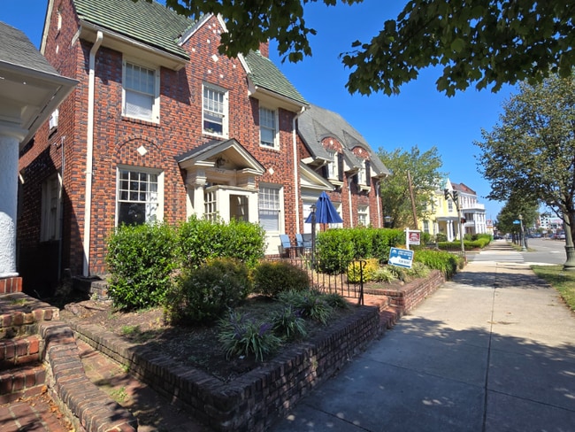 Foto del edificio - 714 N Arthur Ashe Blvd