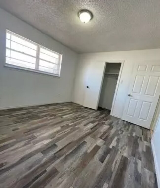 Foto del edificio - Centrally located 2BR/1BA | Updated | Wate...