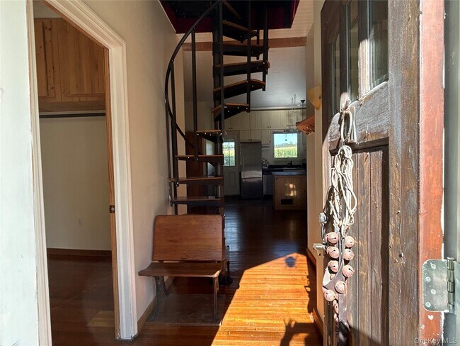 Foto del edificio - 135 Rudd Pond Rd