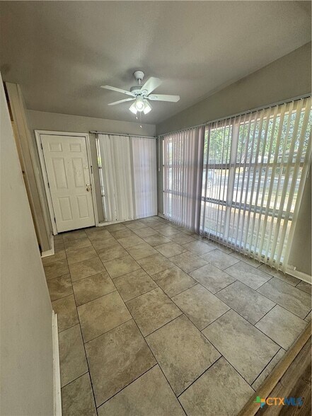 Foto del edificio - 709 Fern Ln