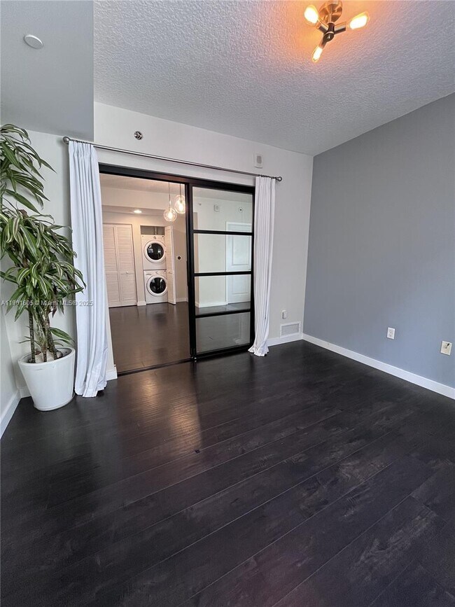 Foto del edificio - 601 NE 23rd St