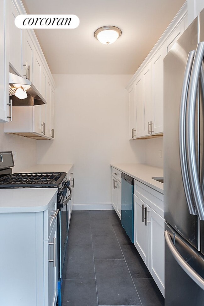 Building Photo - 61-09 39th Avenue H6