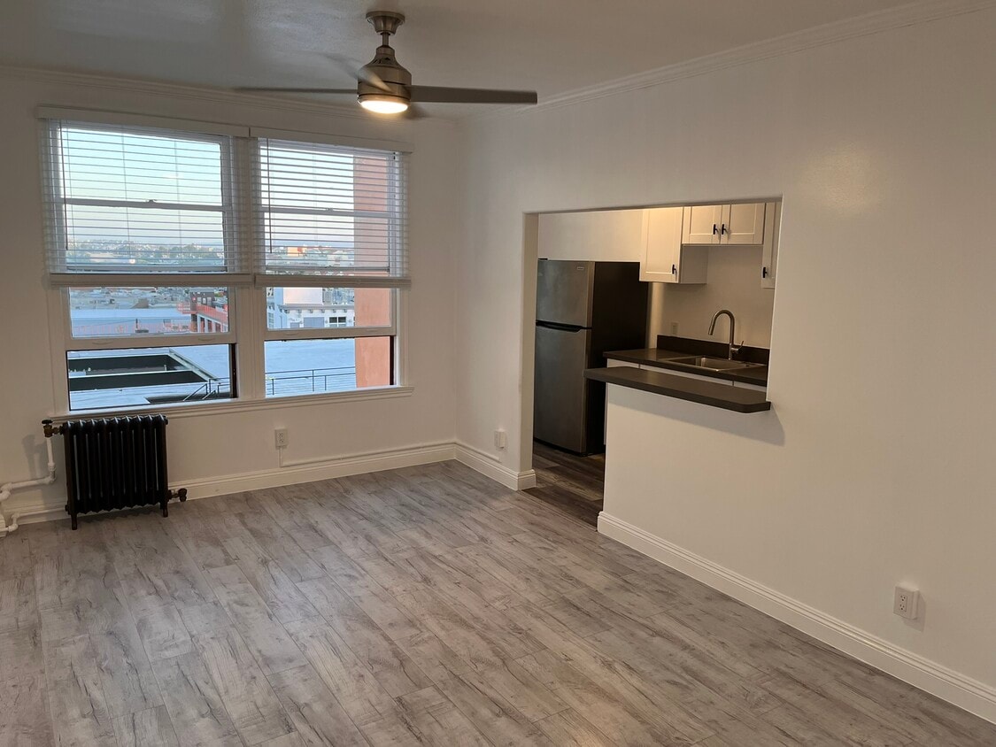 Primary Photo - 3005 Main St